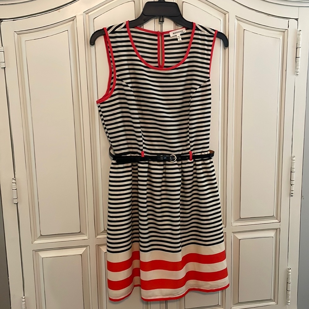 Monteau belted waist career dress Large